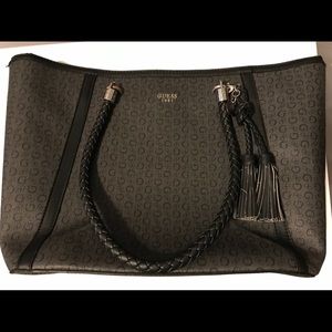 Guess tote